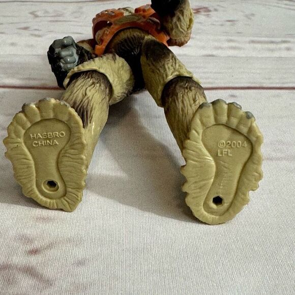 Star Wars Revenge of the Sith Wookie Warrior with Squeeze Leg Action Hasbro 2004 - Picture 5 of 6
